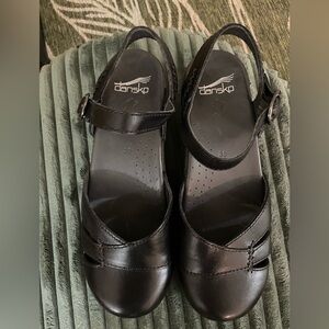 Dansko Womens black leather Mary Jane shoes size 39